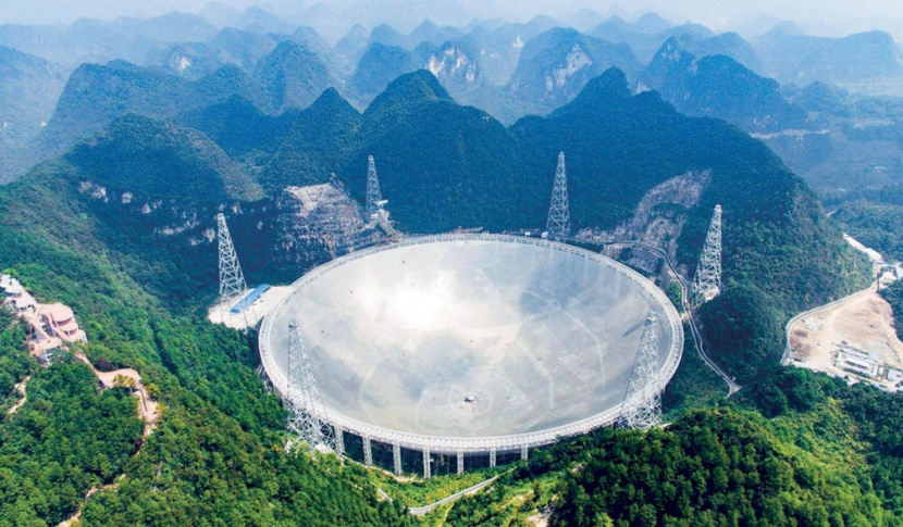 الصين تبدأ في البحث عن حياة خارج الأرض 
من خلال «عين السماء»