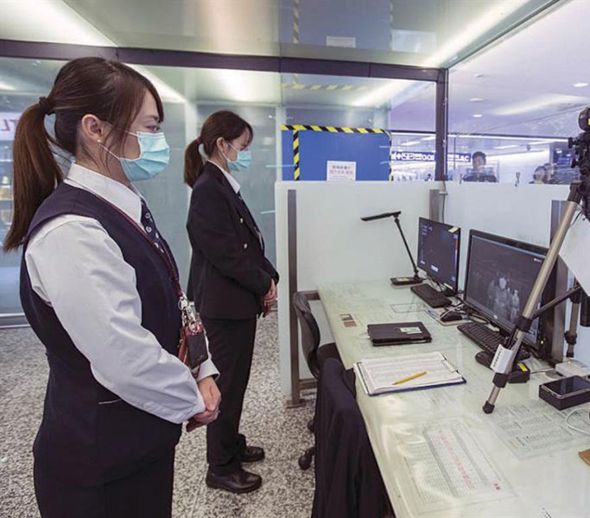 «كورونا» يمنع سياح مدينة صينية من المغادرة