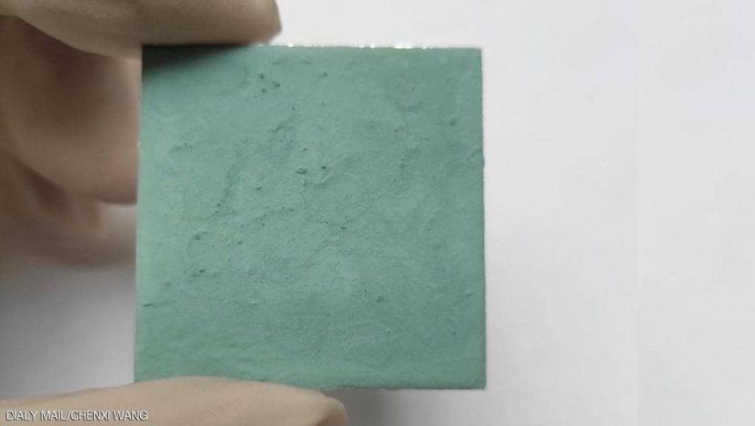 ابتكار مادة معدنية "تتعرق" لخفض حرارة الهاتف الذكي