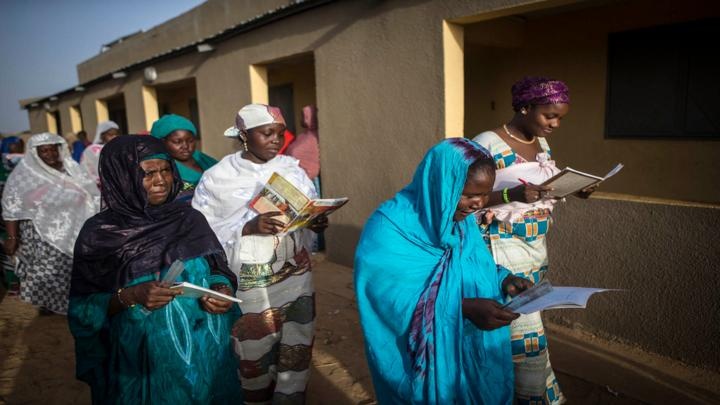 800 مليون أمي في العالم .. معظمهم من النساء