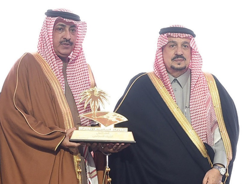 أمير الرياض يكرم البنك الأهلي «الشريك الاستراتيجي» لمنتدى الرياض الاقتصادي