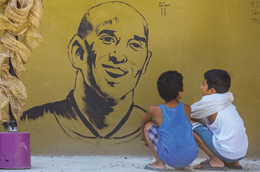 أمام الأسطورة