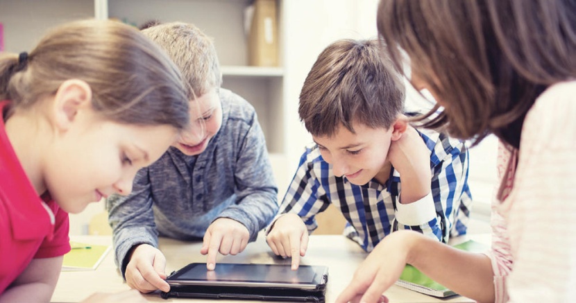 أجهزة إلكترونية لحل مشكلات الأطفال خلال السفر