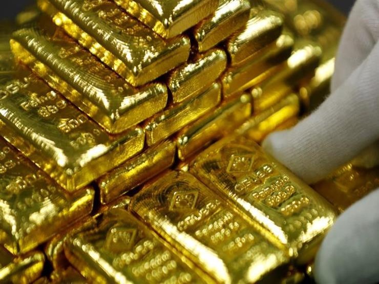 الذهب يتراجع مع تبديد ارتفاع الدولار لأثر المخاوف بشأن فيروس