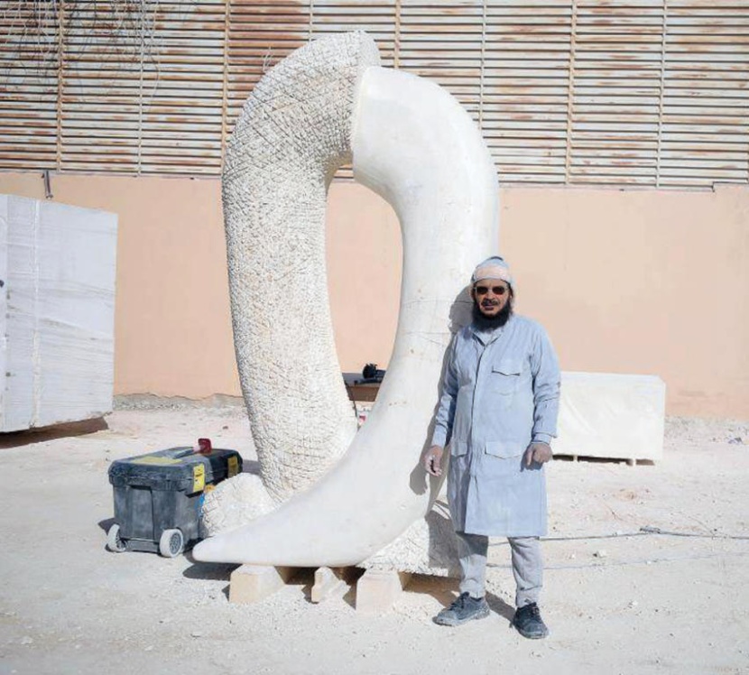 «الثقافة» تكرم الفنان الطخيس 
في ختام «سمبوزيوم طويق الدولي»