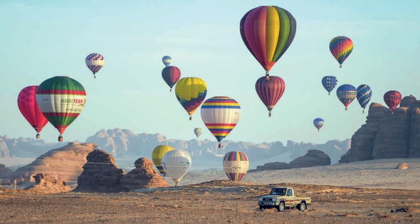 «شتاء طنطورة» يزين سماء العلا بـ 100 منطاد ويحتفي بموسيقى بيتهوفن