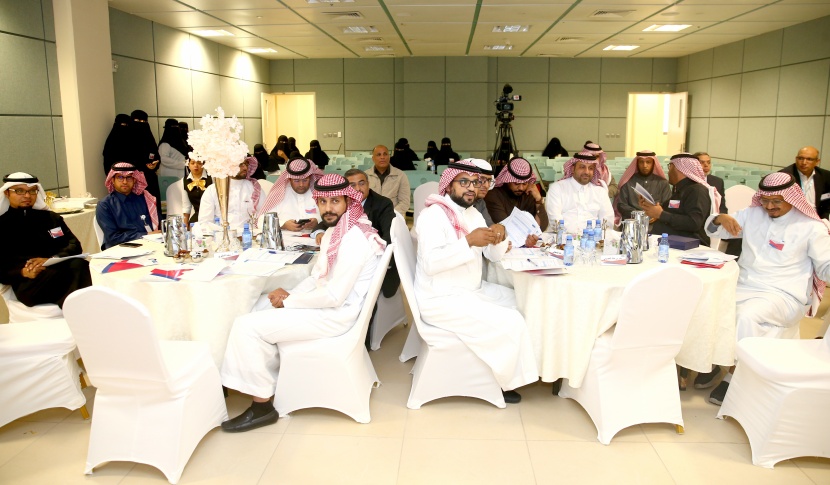 قسم الكيمياء في جامعة الملك سعود يناقش مع 20 شركة مستقبل عمل طالباته