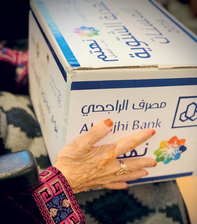 موظفات مصرف الراجحي يتطوعن لدعم المسنات في الرياض والمدينة المنورة والقصيم