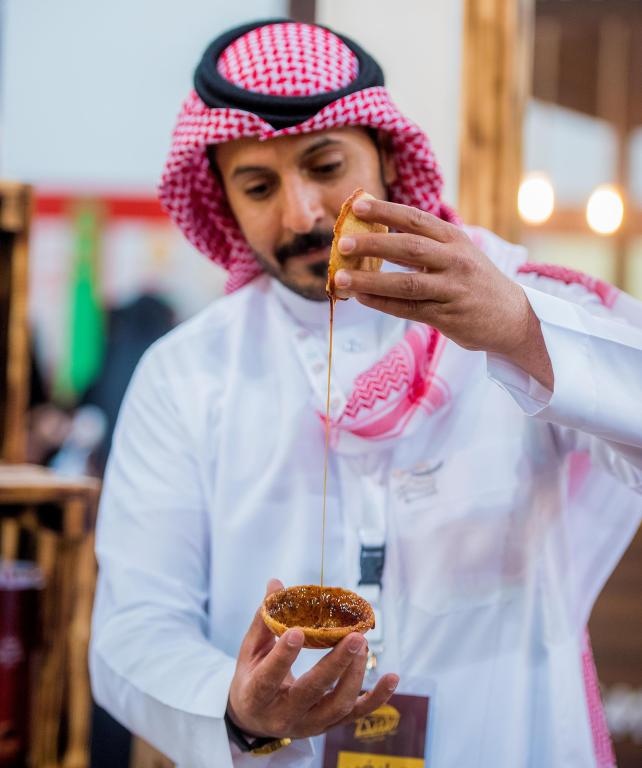 مهرجان الكليجا في بريدة يواصل فعالياته بمشاركة 150 أسرة منتجة