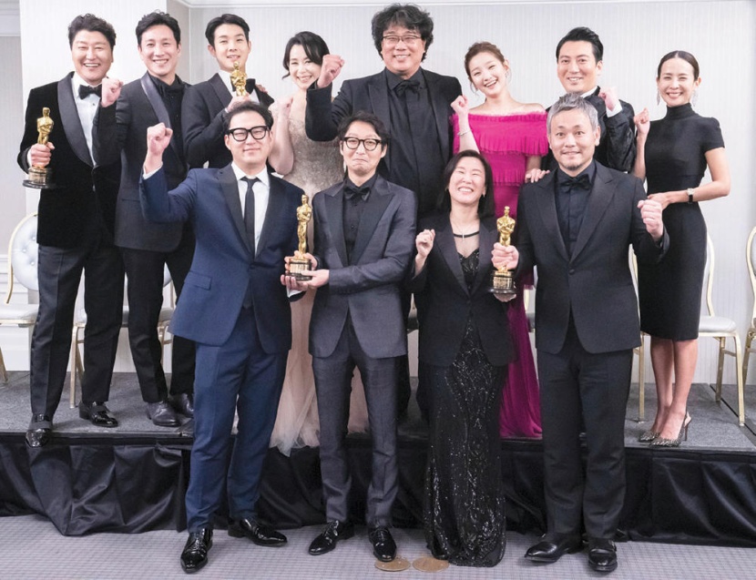 «طفيلي» يعيد كتابة تاريخ الأوسكار بأفضل سيناريو وإخراج