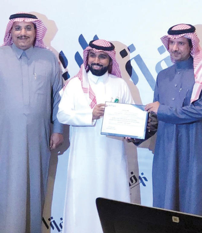 نائب وزير العمل يكرم «البواني» لجهودها في تطوير وتوظيف الكوادر الوطنية