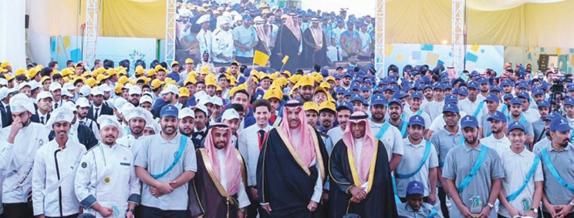 أمير المدينة المنورة يحث رجال الأعمال على توظيف الكوادر الوطنية