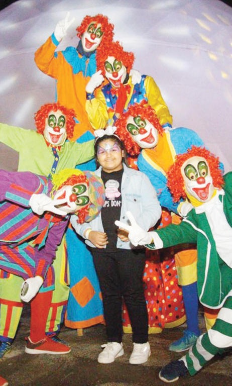 «مسرح السعادة» يرسم الابتسامة على محيا زوار «ليالي الرياض»