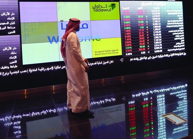 السوق السعودية تقلص خسائرها عند الإغلاق بدعم تداولات المزاد