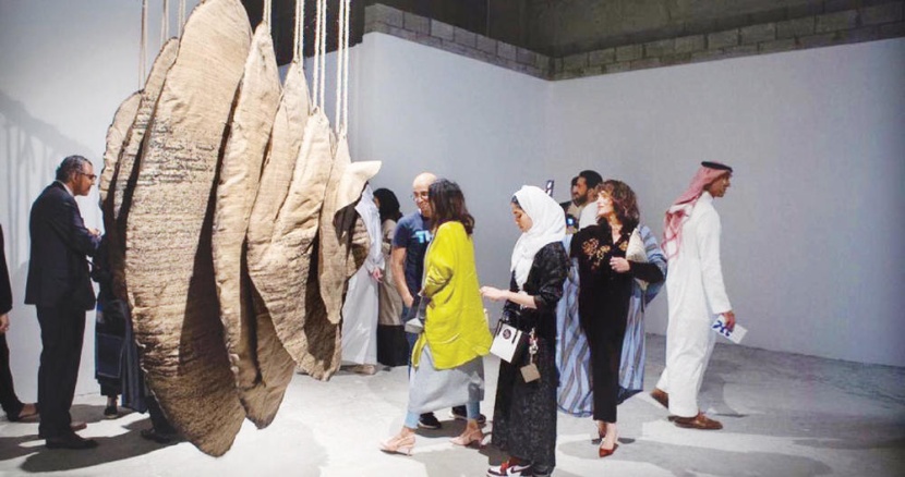 «فن جدة 39 - 21» .. أعمال معاصرة تمزج البساطة بالطبيعة والفنون
