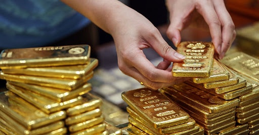 الذهب مستقر عند 1575 دولار ومخاوف من تفشي كورونا سريع الانتشار