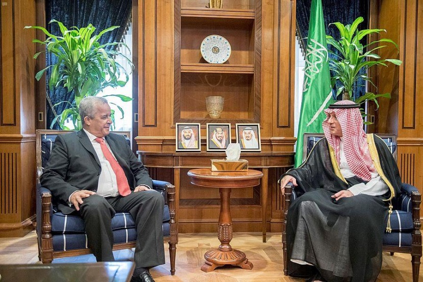 الوزير الجبير يلتقي مسؤولا كوبيا