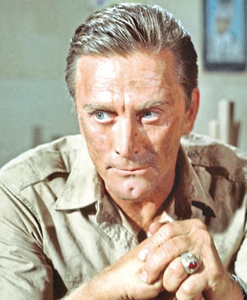 رحيل كيرك دوجلاس .. رجل هوليوود القوي عن 103 أعوام