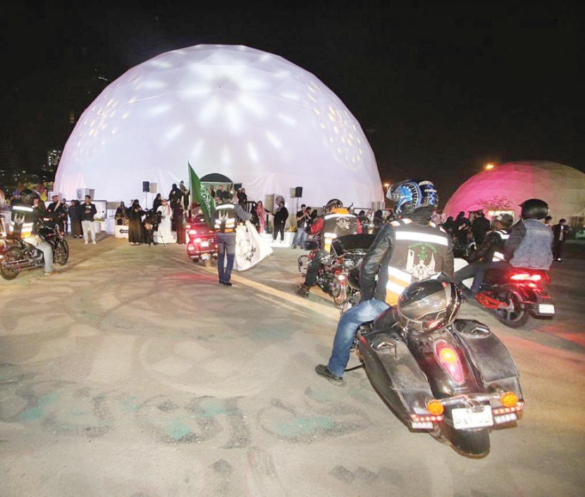 «ليالي الرياض» .. أجواء من السعادة يعيشها الزوار