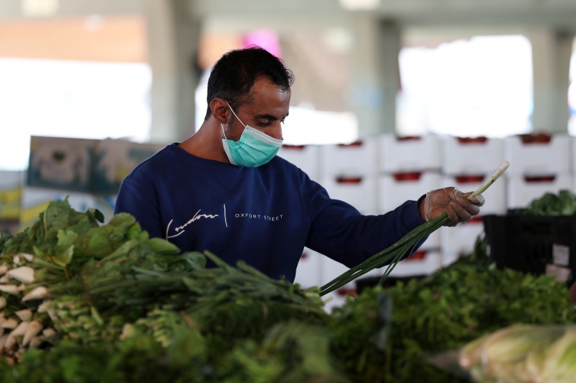 نشاط تجاري مستقر مع وفرة المواد التموينية في القطيف