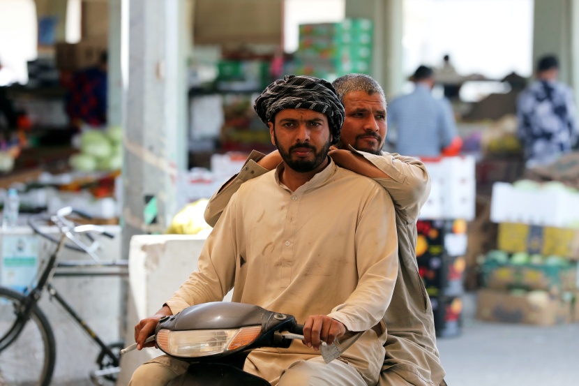 نشاط تجاري مستقر مع وفرة المواد التموينية في القطيف