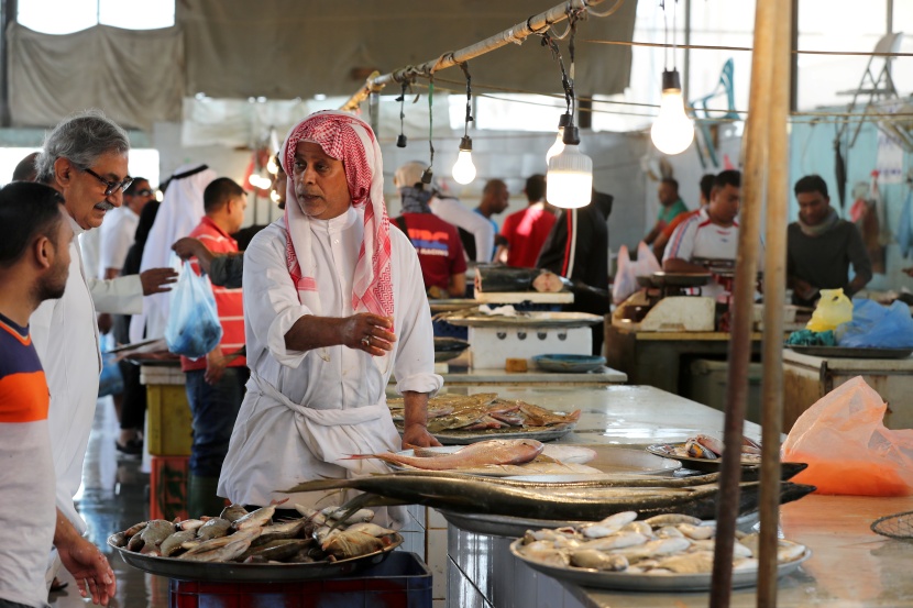 نشاط تجاري مستقر مع وفرة المواد التموينية في القطيف