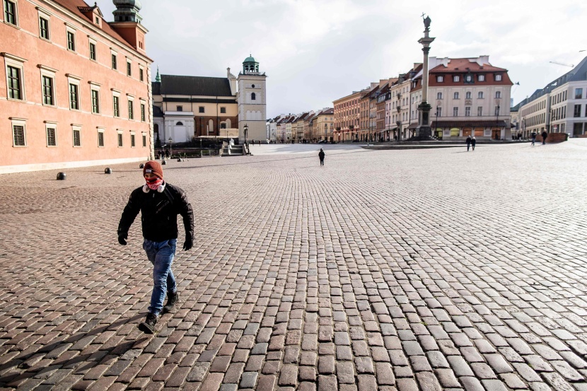 كورونا يٌخلي ساحة القلعة في بولندا