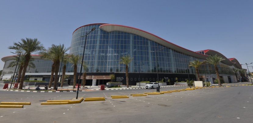 قصة مصورة : إغلاق المجمعات التجارية والمطاعم في جميع أنحاء المملكة