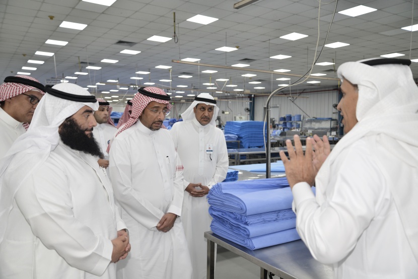 وزير الصناعة يتفقد المنتجات الطبية بالمدينة الصناعية الثانية في الرياض