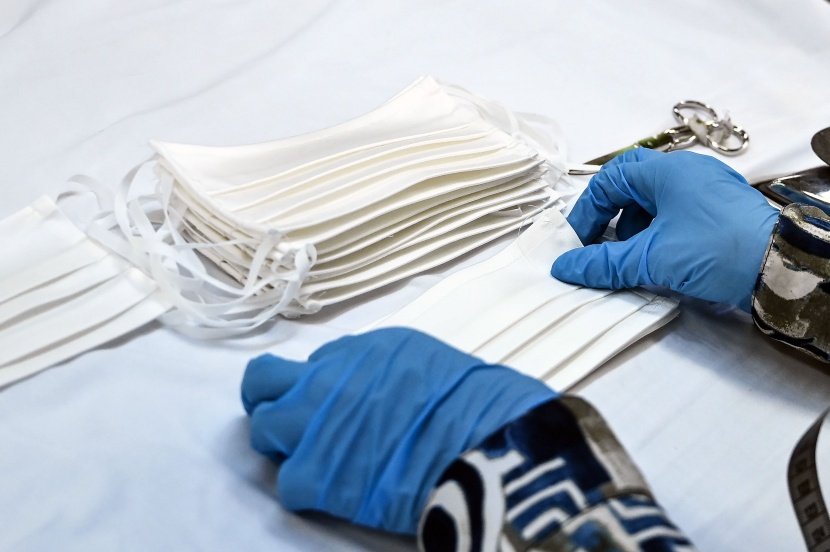 "كورونا" يغير نشاط شركة إيطالية من صناعة الملابس الفاخرة إلى الأقنعة الواقية