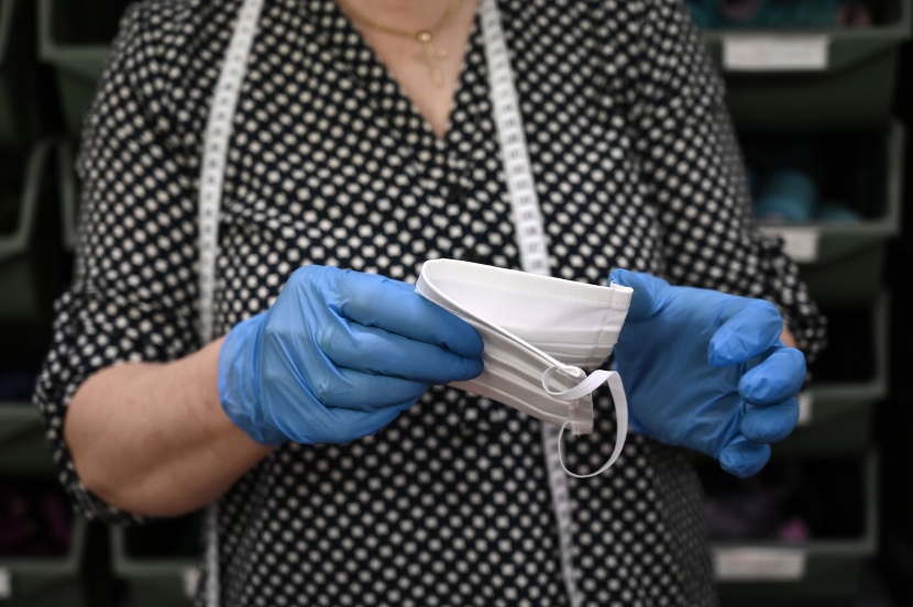 "كورونا" يغير نشاط شركة إيطالية من صناعة الملابس الفاخرة إلى الأقنعة الواقية