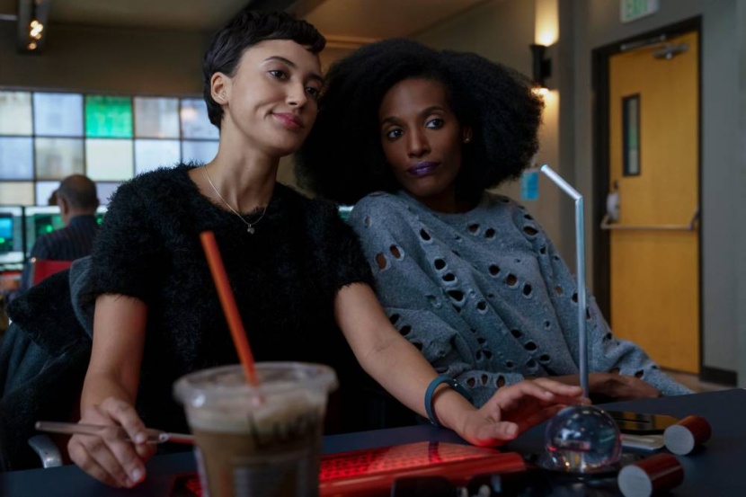 «أمازون» تطرح مسلسل الخيال العلمي Upload مايو المقبل