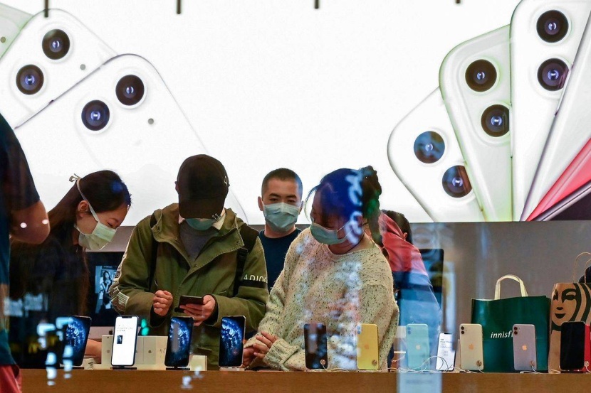 «أبل» تتخلى عن تقييد المشتريات الإلكترونية