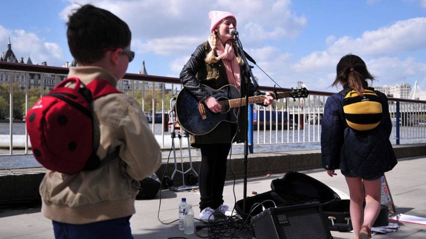 استثناء الموسيقيين المستقلين في بريطانيا من الدعم يثير قلقهم