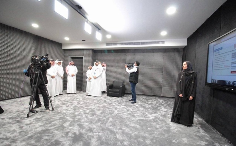 المدرسة الافتراضية .. تقدم 187 بثا مباشرا و1026 حصة دراسية