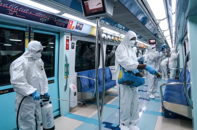 الإمارات تواصل تعقيم الأماكن العامة للحد من انتشار كورونا