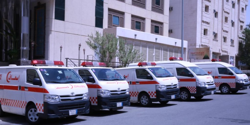 "مطوفي الدول العربية" تقدم 10 سيارات إسعاف لـ "لشؤون الصحية"