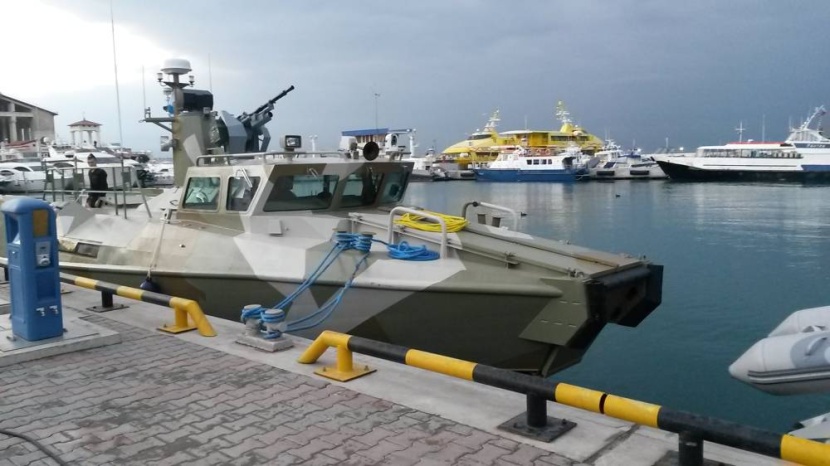 أول طاقم نسائي لسفينة حربية .. يتولى القيادة والصيانة