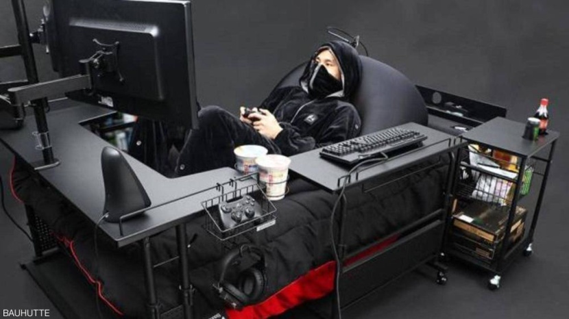 سرير خاص بمدمني الألعاب الإلكترونية يثير الجدل