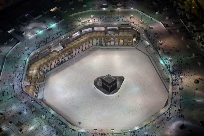 الحرم المكي بعد إغلاق صحن المطاف والمسعى إثر تعليق العمرة مؤقتا 