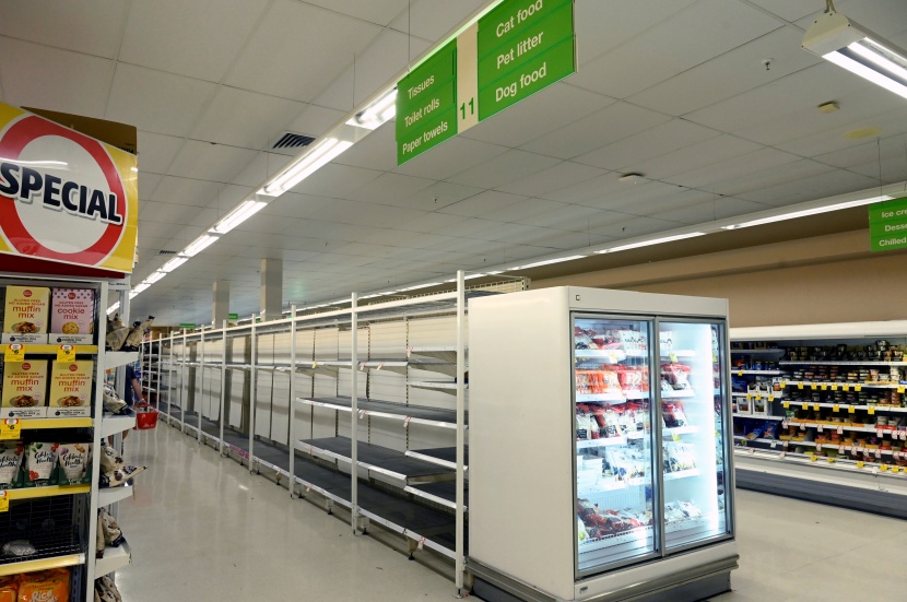  أرفف المتاجر في أستراليا خالية من المناديل الورقية مع زيادة حدة انتشار كورونا 