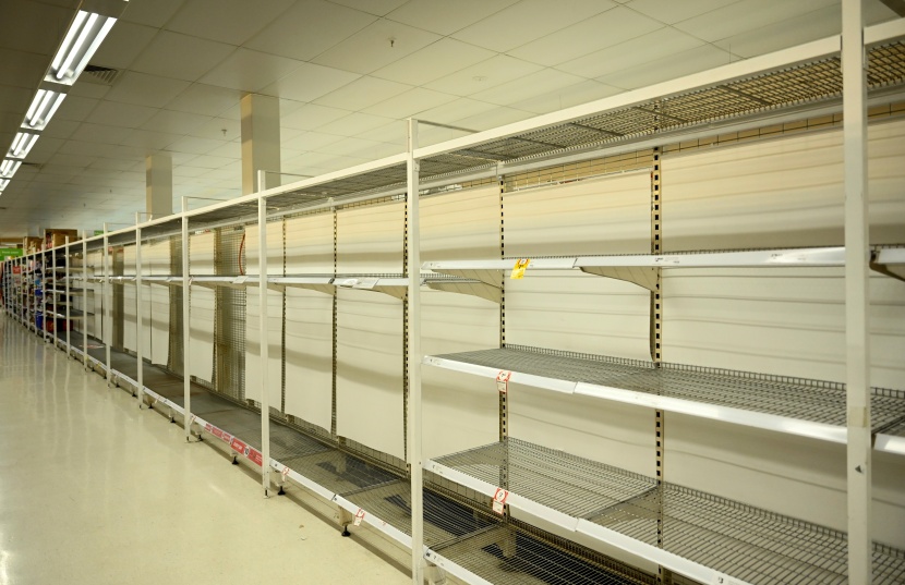  أرفف المتاجر في أستراليا خالية من المناديل الورقية مع زيادة حدة انتشار كورونا 