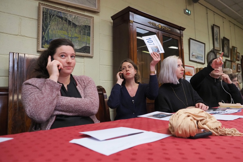 بيع إناء خزف صيني في مزاد بفرنسا بأكثر من 4 ملايين يورو