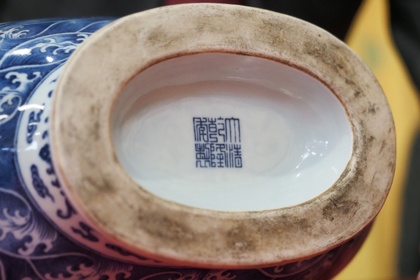 بيع إناء خزف صيني في مزاد بفرنسا بأكثر من 4 ملايين يورو
