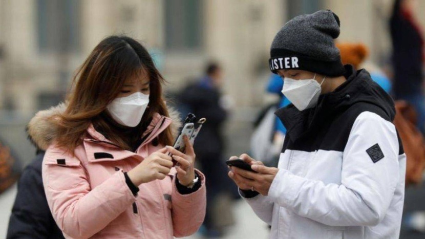 الهواتف تحمل الفيروسات لأسابيع .. وتعقيمها ضرورة لتجنب "كورونا"