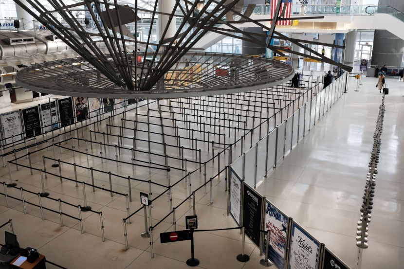  مطار جون كيندي في نيويورك أحد أكثر المطارات ازدحاما في العالم شبه خالٍ من المسافرين 