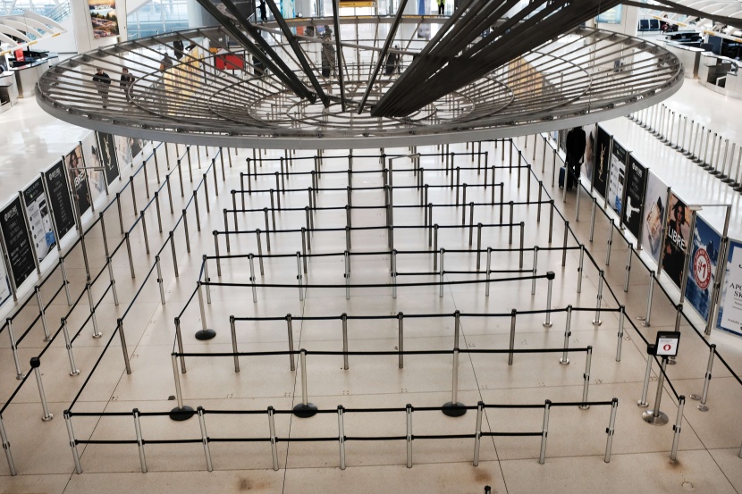  مطار جون كيندي في نيويورك أحد أكثر المطارات ازدحاما في العالم شبه خالٍ من المسافرين 