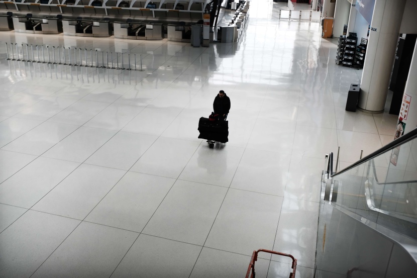  مطار جون كيندي في نيويورك أحد أكثر المطارات ازدحاما في العالم شبه خالٍ من المسافرين 