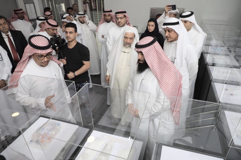 نائب وزير الصناعة يتفقد المدن الصناعية في جدة ويشهد تخصيص أرض مصنع طبي