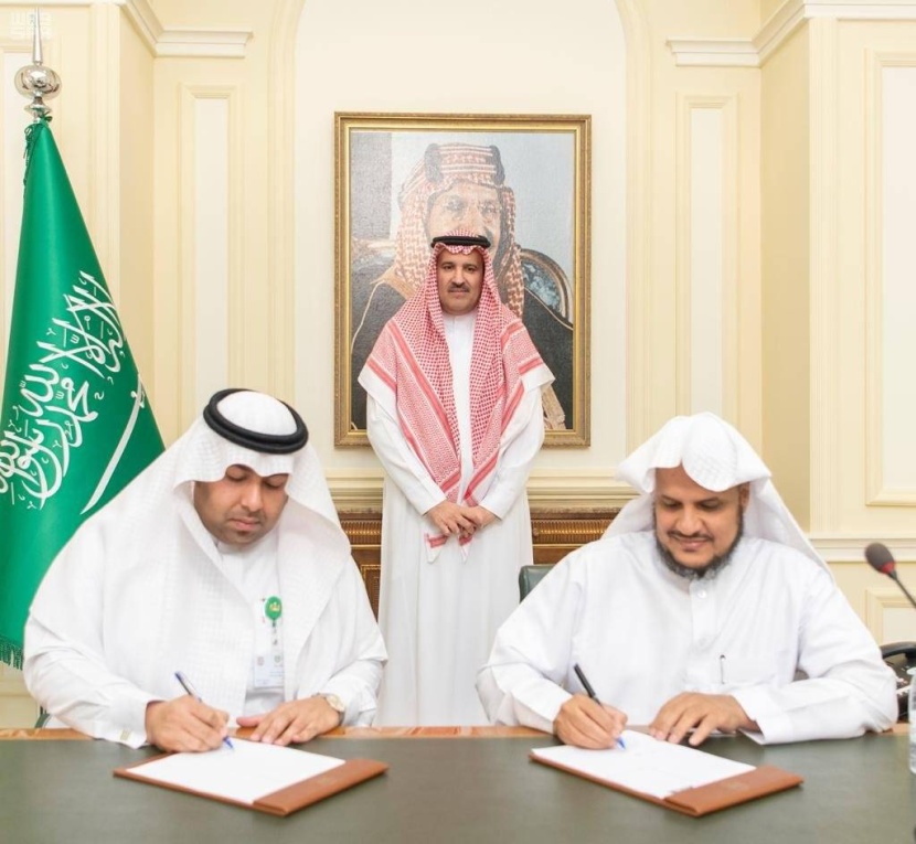 أمير المدينة المنورة يشهد توقيع اتفاقية بين مبادرة «خير المدينة» والبريد السعودي